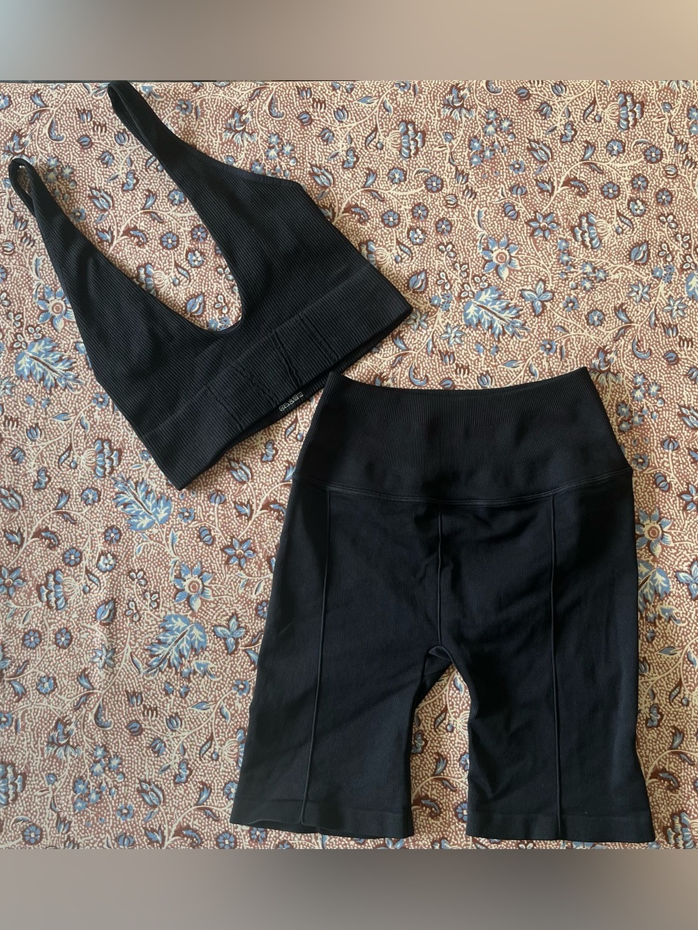 Spiritual Gangster Black Ribbed Seamless V-Neck Bra & Biker Short Set M/L